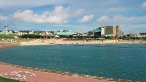 沖縄コンベンションセンターの裏の砂浜