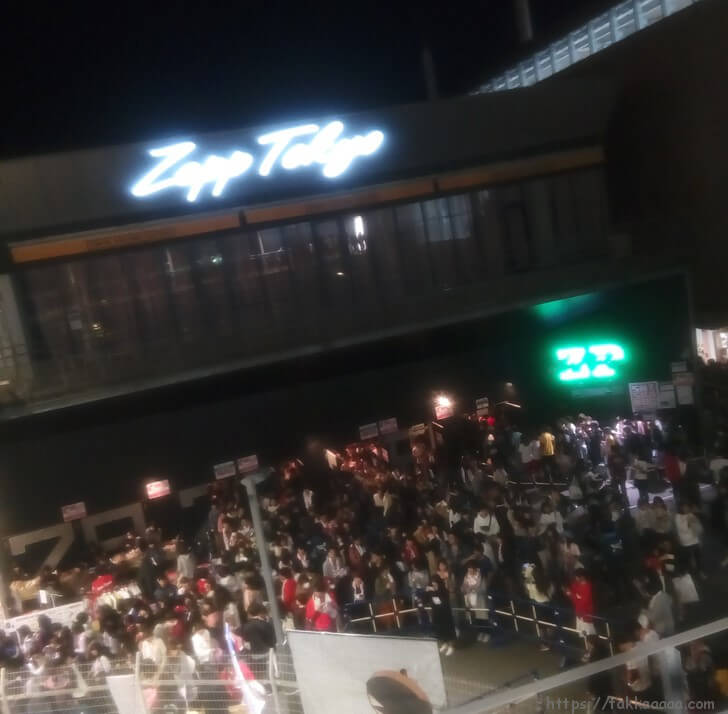 SHISHAMOライブ後のZeppTOKYO
