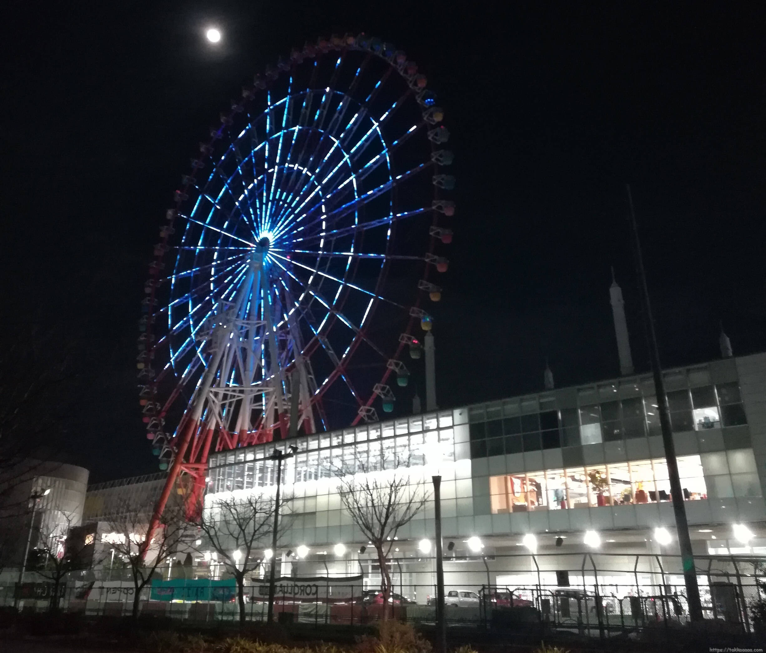 ZeppTokyoの後ろに立ってる観覧車